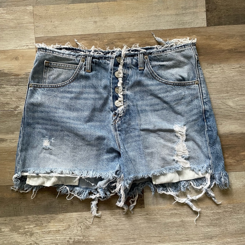 Hudson denim shorts - size 28.